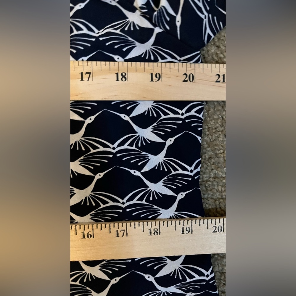 Chico’s Geometric Bird Tunic in Navy and White size M - Picture 11 of 13